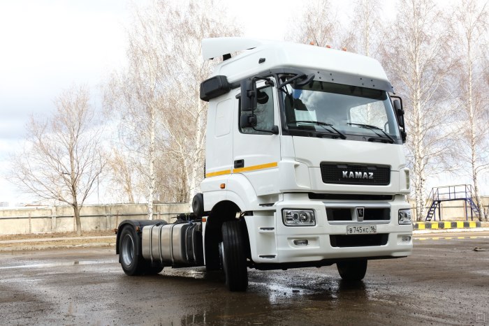 Седельный тягач КАМАЗ 5490