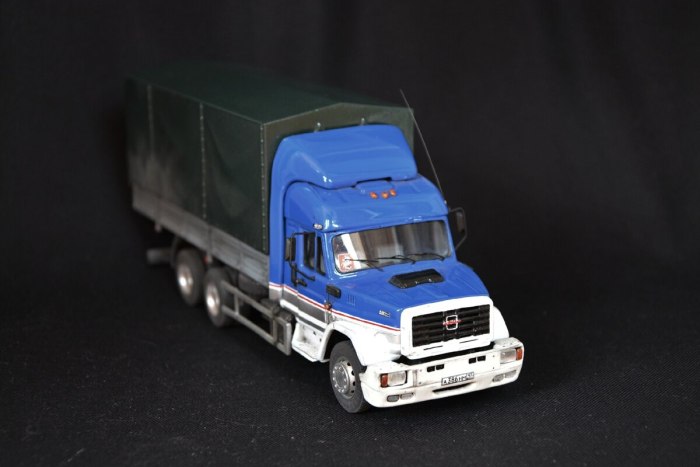 ЗИЛ 4331 со спальником 1:43