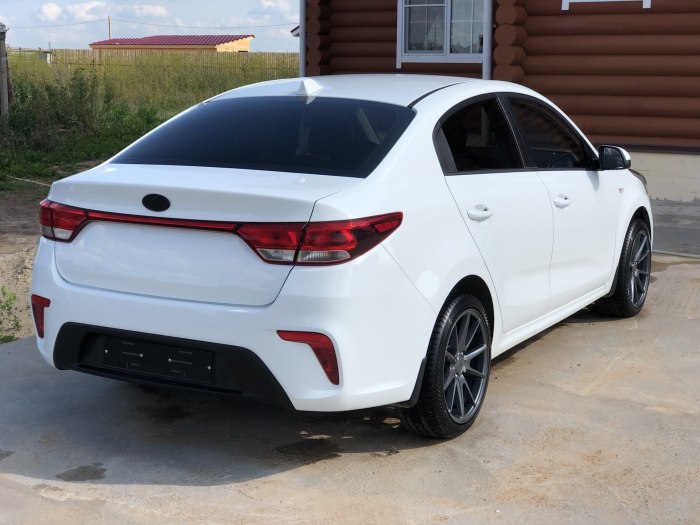 Kia Rio 2017 белый