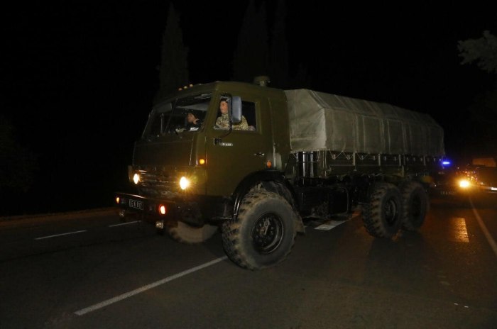 Военный КАМАЗ ночью