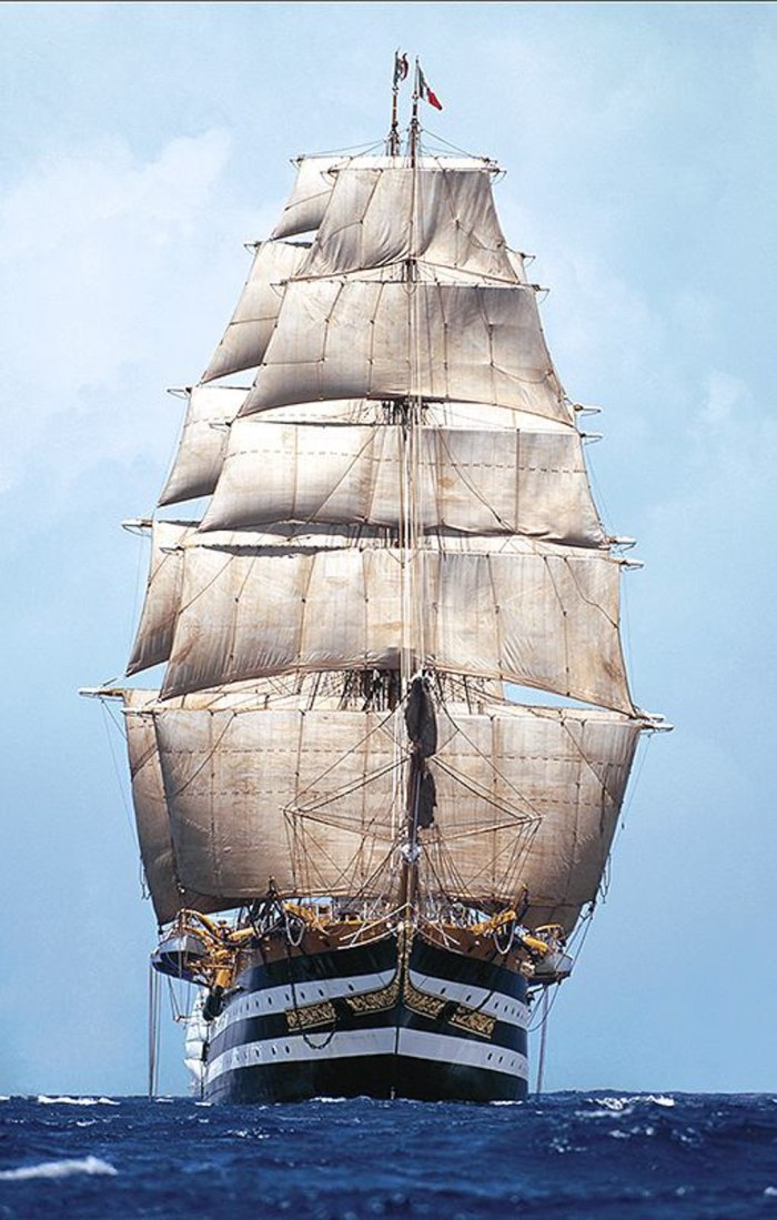 Парусное судно Amerigo Vespucci