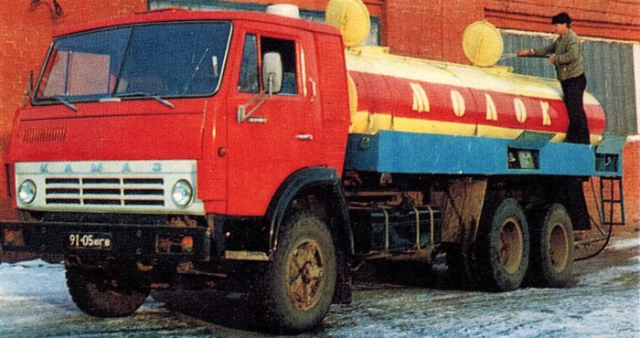 КАМАЗ 53212 молоковоз