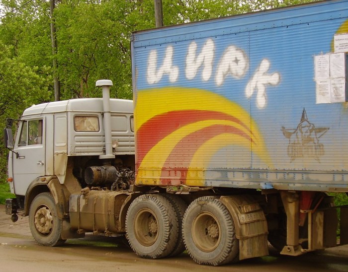 Нашивка на камаз из досок