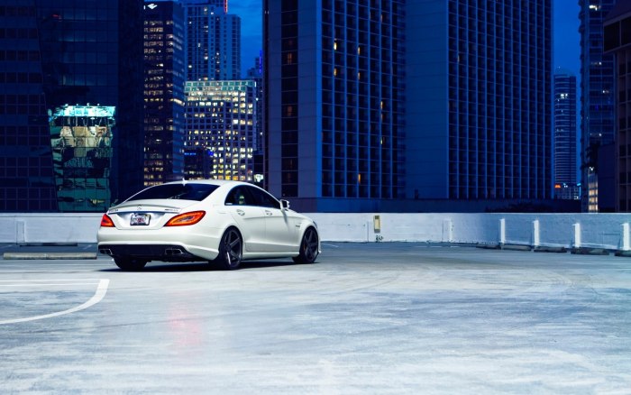 Мерседес банан CLS 63 AMG