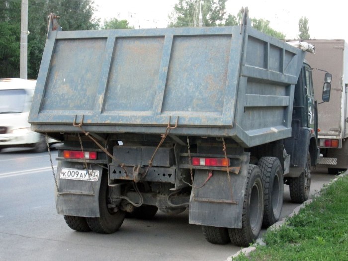 КАМАЗ 5511 самосвал сзади