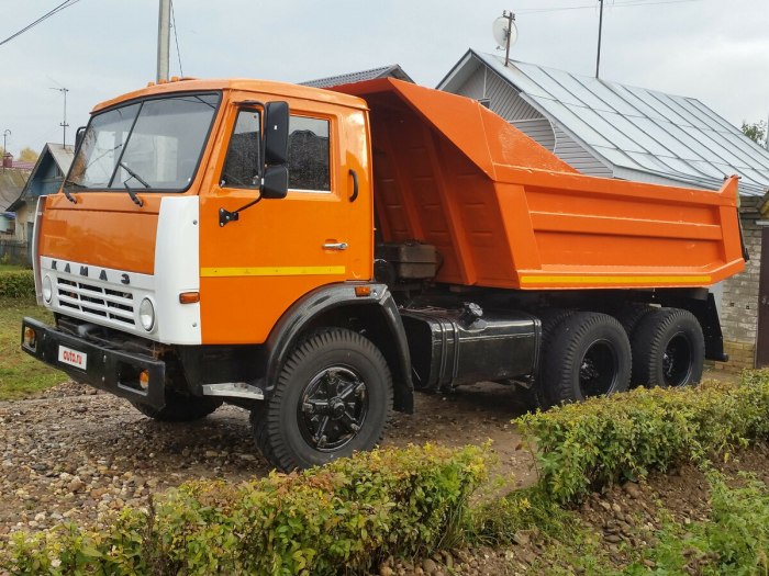 Грузовой самосвал КАМАЗ 5511