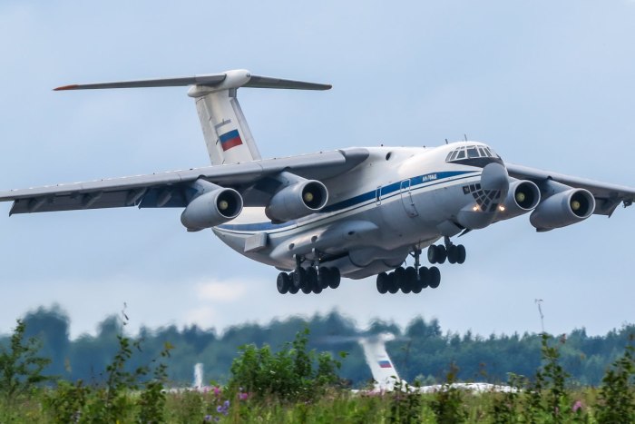 Военный транспортный самолет ил 76