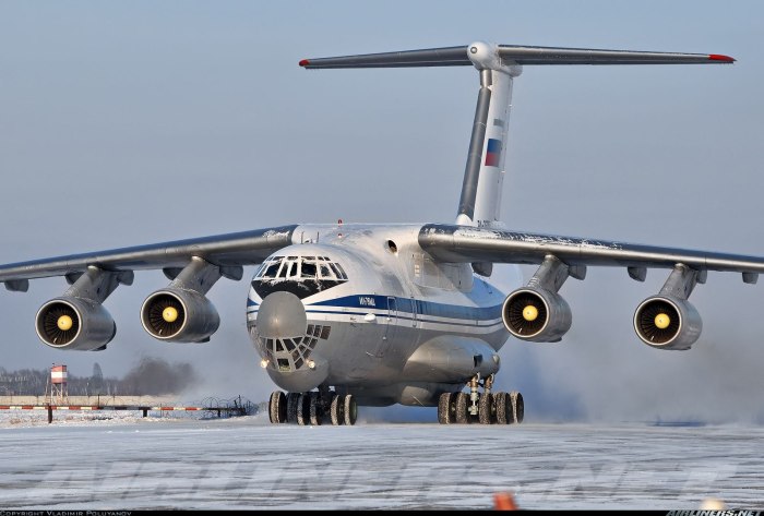 Военный самолет ил 76