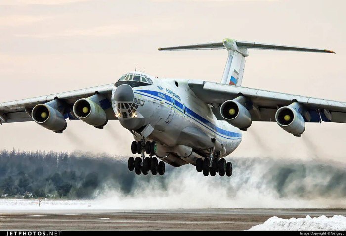 Военный самолет ил 76