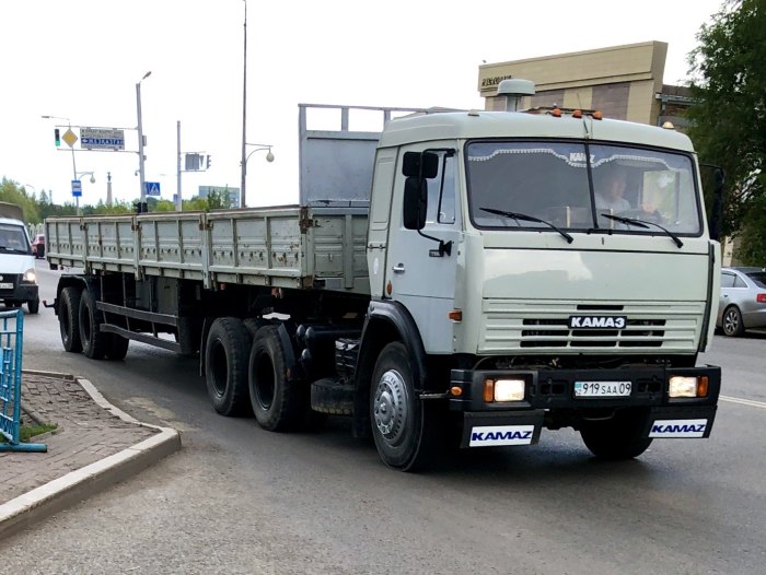 КАМАЗ 54115 С полуприцепом