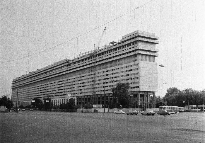 Дом корабль в Москве на Тульской