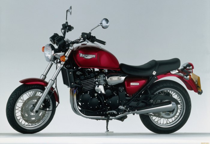 Triumph мотоцикл 2000г дорожный
