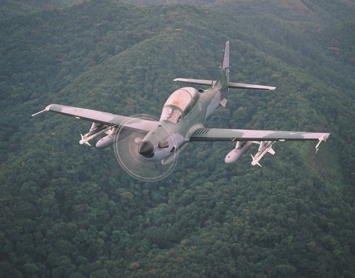 Embraer EMB 314 super Tucano самолет