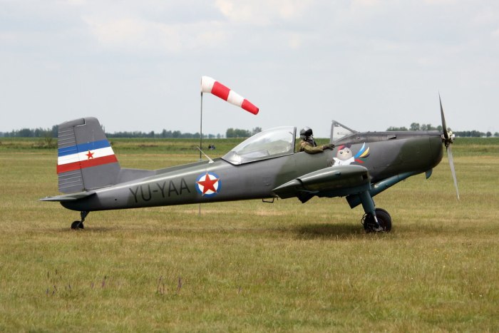 Самолет Соко р-20 крагуй.