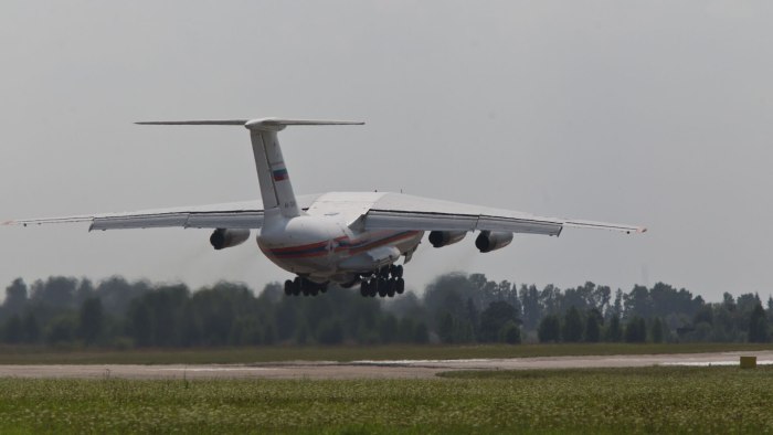 Самолёт ил-76 МЧС небе