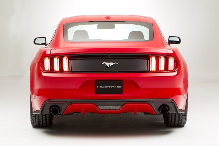 Ford Mustang 2015 сзади