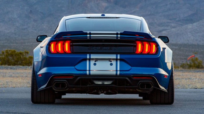 Mustang Shelby gt500 зад