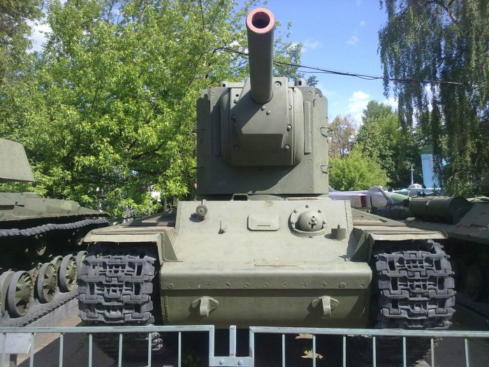Кв-2 в Центральном музее Вооружённых сил