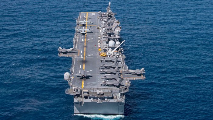 Корабль USS America (LHA 6)