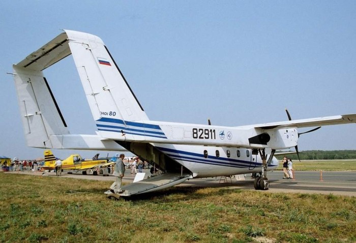 Грузопассажирский самолет Су 80