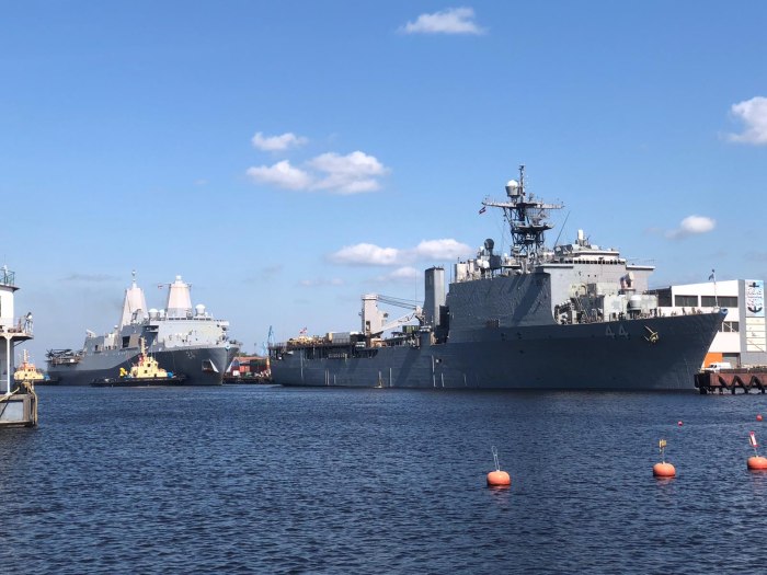 ""USS Gunston Hall""