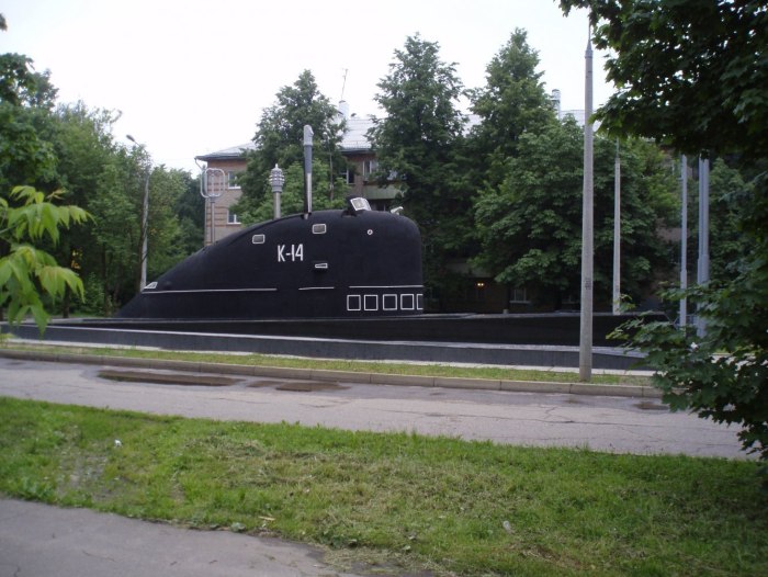 Подводная лодка в Обнинске памятник