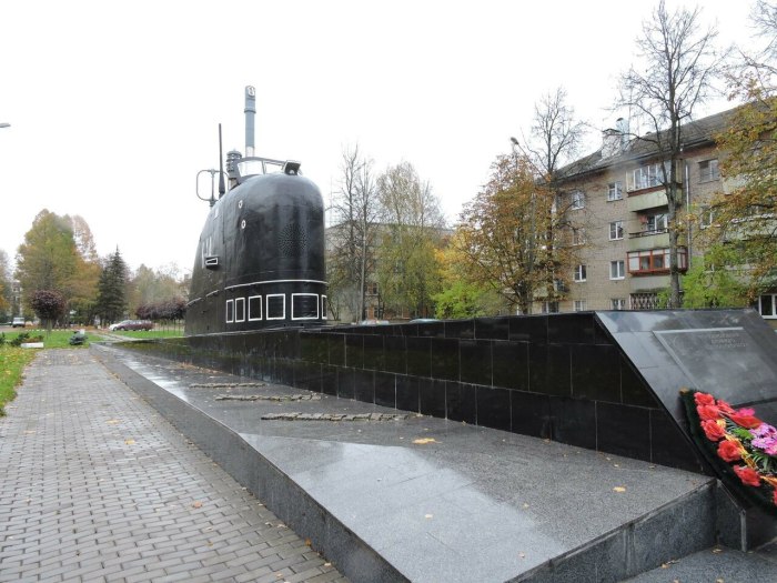 Памятник подводной лодке Обнинск