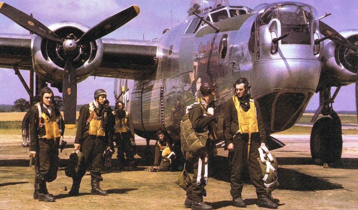 B24 самолет бомбардировщик