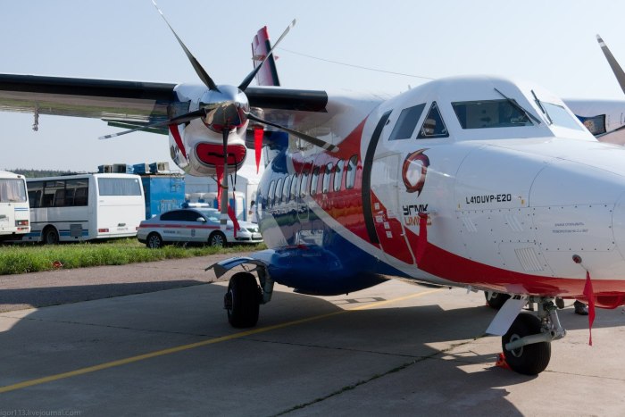 Двухмоторный самолет л-410