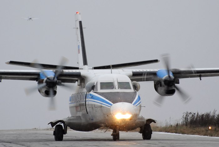 Двухмоторный самолет л-410