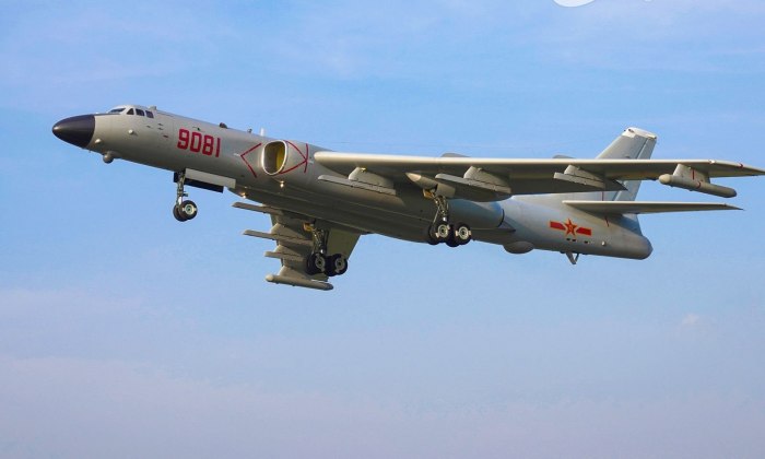 Xian h-6 кабина