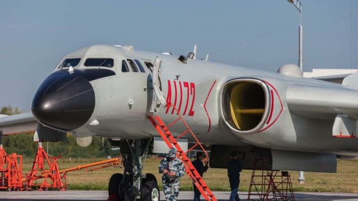 Китайский бомбардировщик h-6n