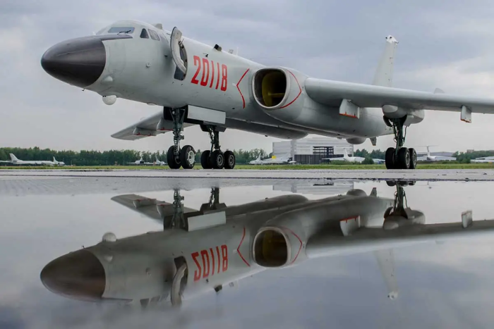 Китайский бомбардировщик h-6n