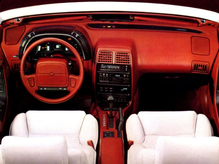 Chrysler le Baron салон