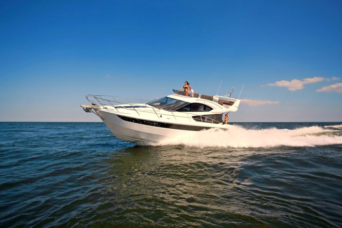 Яхта Galeon 640