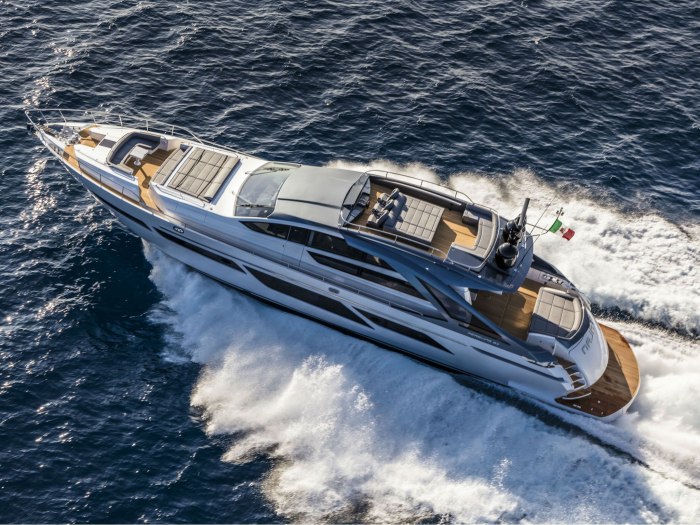 Яхта Pershing 9x