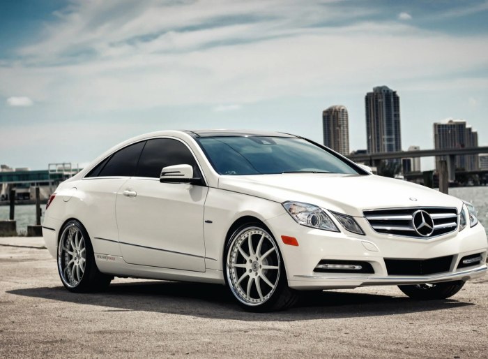 Mercedes Benz перед