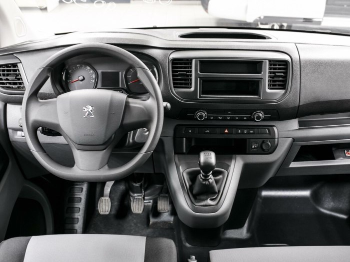 Peugeot Expert 2021 салон