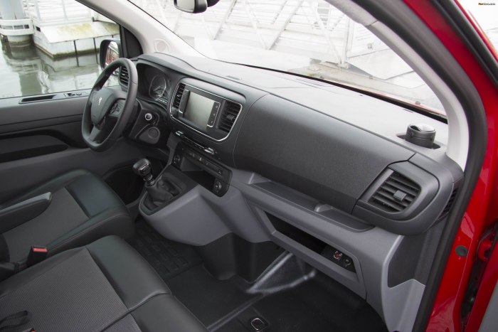 Peugeot Expert 2021 салон
