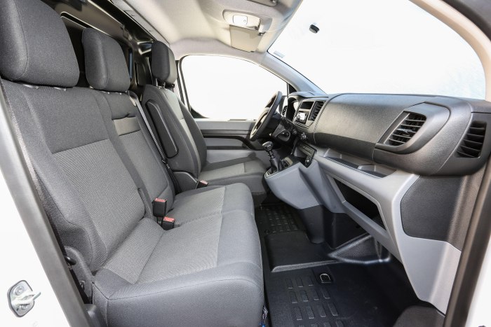 Peugeot Expert 2021 салон