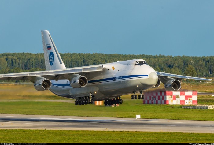 Самолет Руслан АН 124 И ил 76