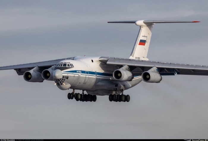 Грузовой самолет ил-76