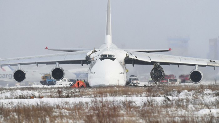 Самолет АН 124 100 Руслан