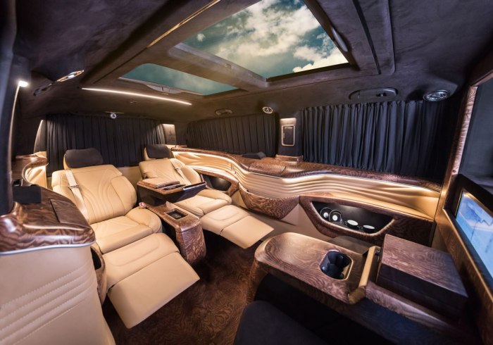 Mercedes v class Maybach 2022