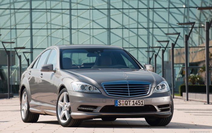 Мерседес-Бенц s500 4matic