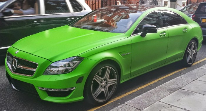 Мерседес CLS зелёный матовый
