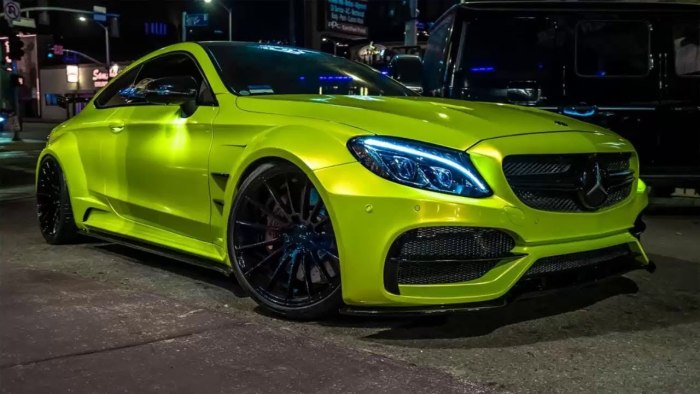 Mercedes AMG c63 золотой