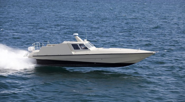Катер-перехватчик hs132