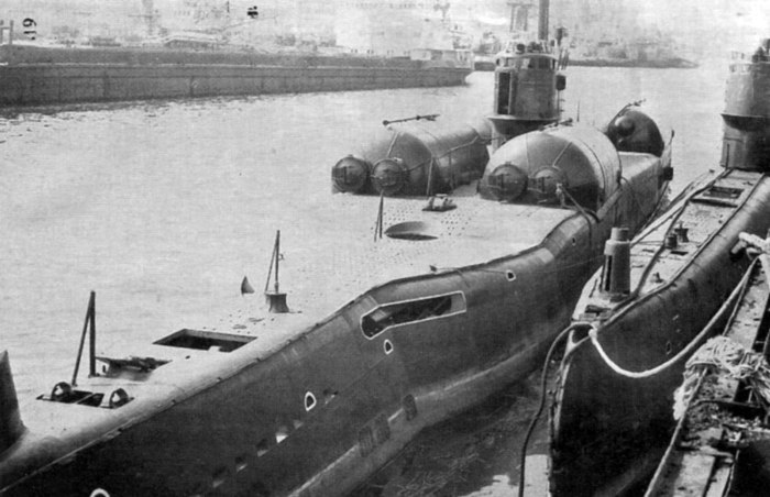 Подводная лодка пр.613 в Штормовом море