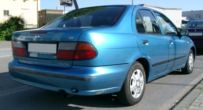 Almera седан (n15)